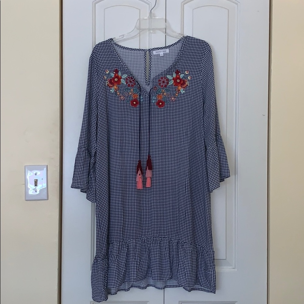 Cute dark blue gingham spring/summer embroidered